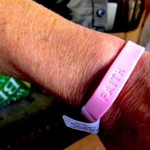 Set of 15 pink silicone awareness bracelet bands